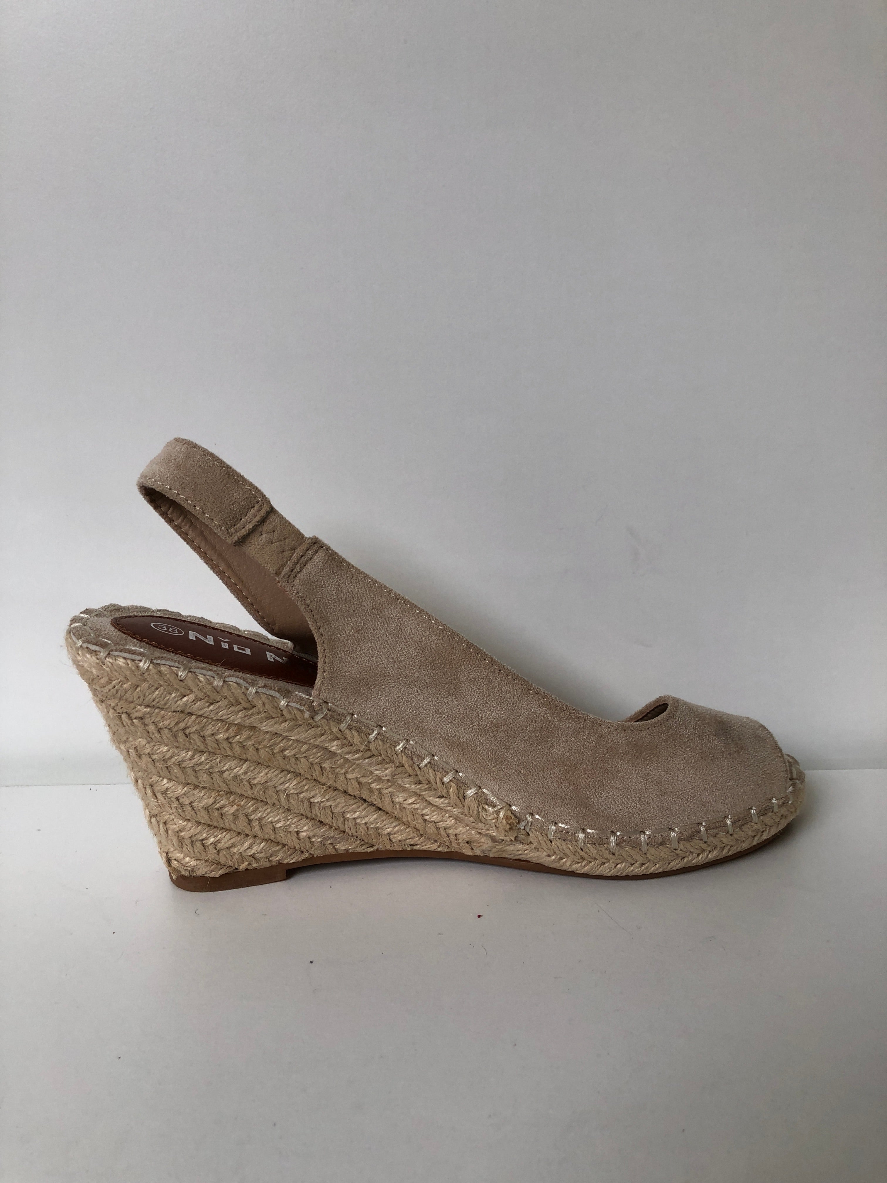 Nia Nia Sandaler